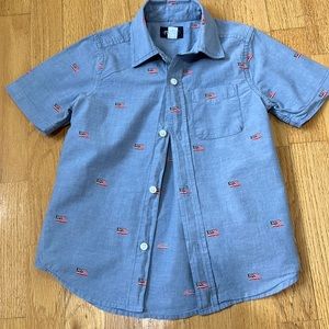 Patriotic Boys blue cotton button down shirt with US flag. Size 5/6